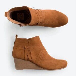 NEW DV8 by Dolce Vita Bethie Wedge Booties in Cognac Sz. 8.5